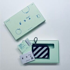 OFF-WHITE Diag-stripe (4 Card Slot) Zip-up Wallet